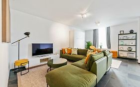 Classy Apartment In City Center With Large Balcony